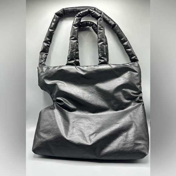 KASSL EDITIONS Pillow Puffy Oil Black Dog Carrier Bag